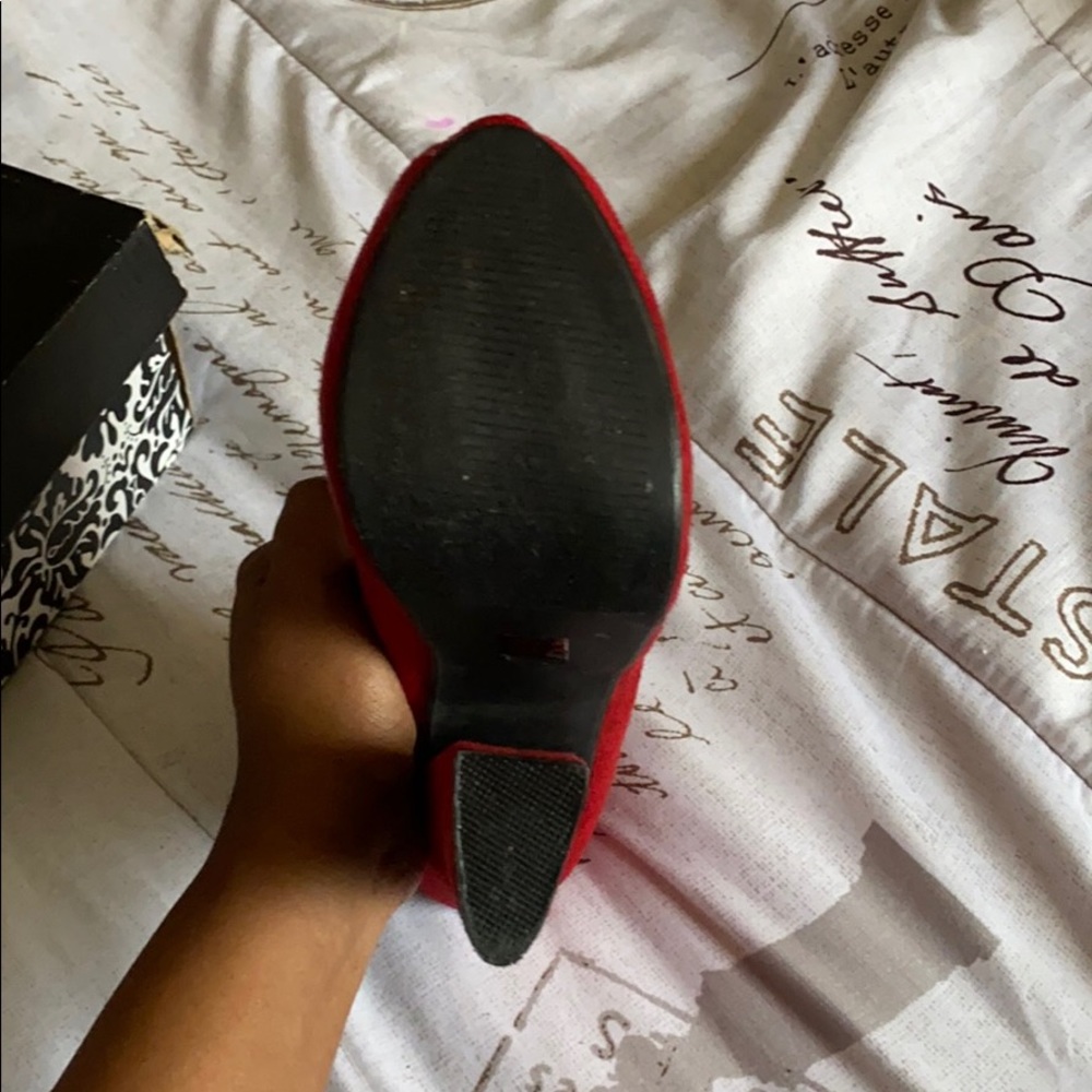 Heels - Picture 2 of 2